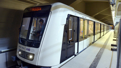Három hónapig nem áll meg a 2-es metró a Kossuth téren