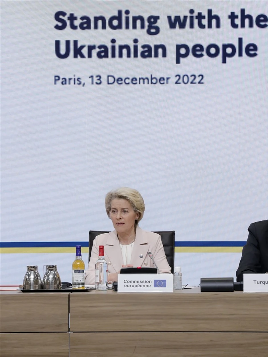 Ursula fon der Lajen na konferenciji u Parizu