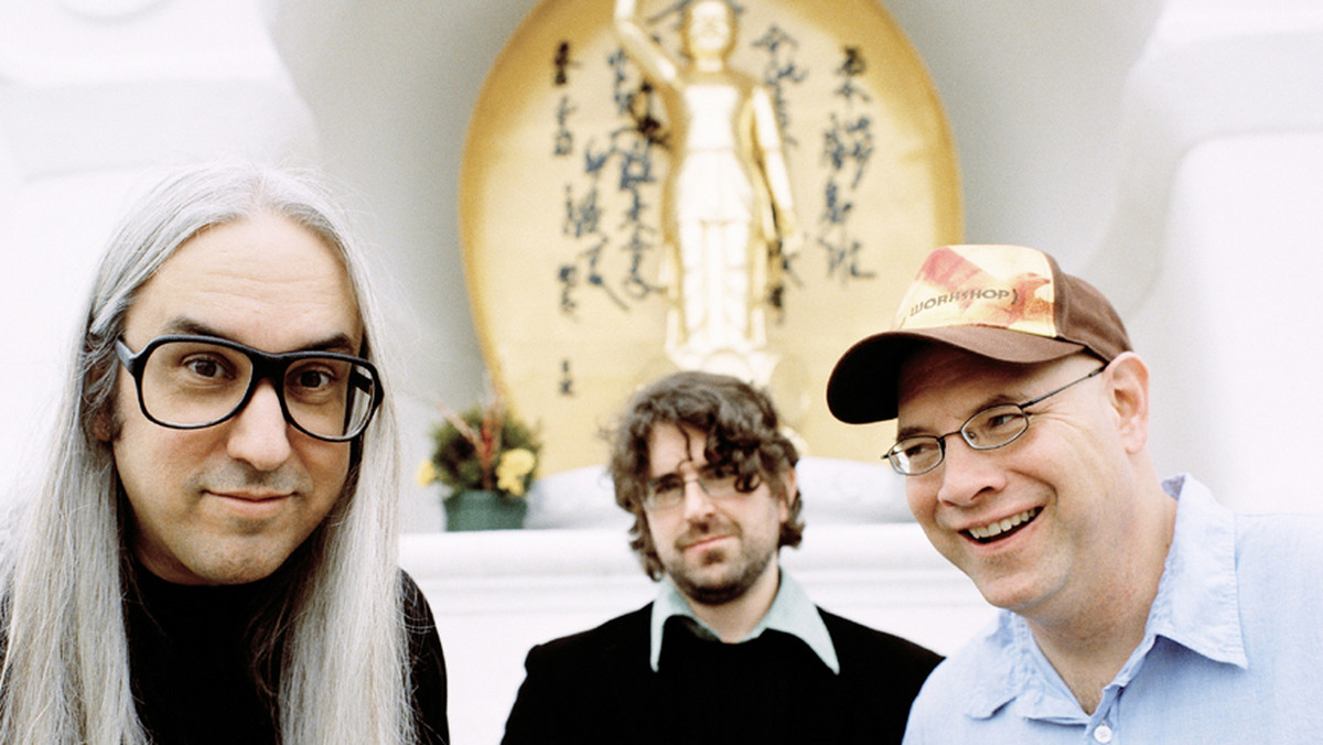 Grupa Dinosaur Jr. skończyła pracę nad swoim kolejnym albumem. Pionierzy alternatywnego, na wskroś amerykańskiego rocka planują premierę płyty "I Bet On Sky" na 18 września. Zespół pochwalił się też nowym utworem - "Watch The Corners".