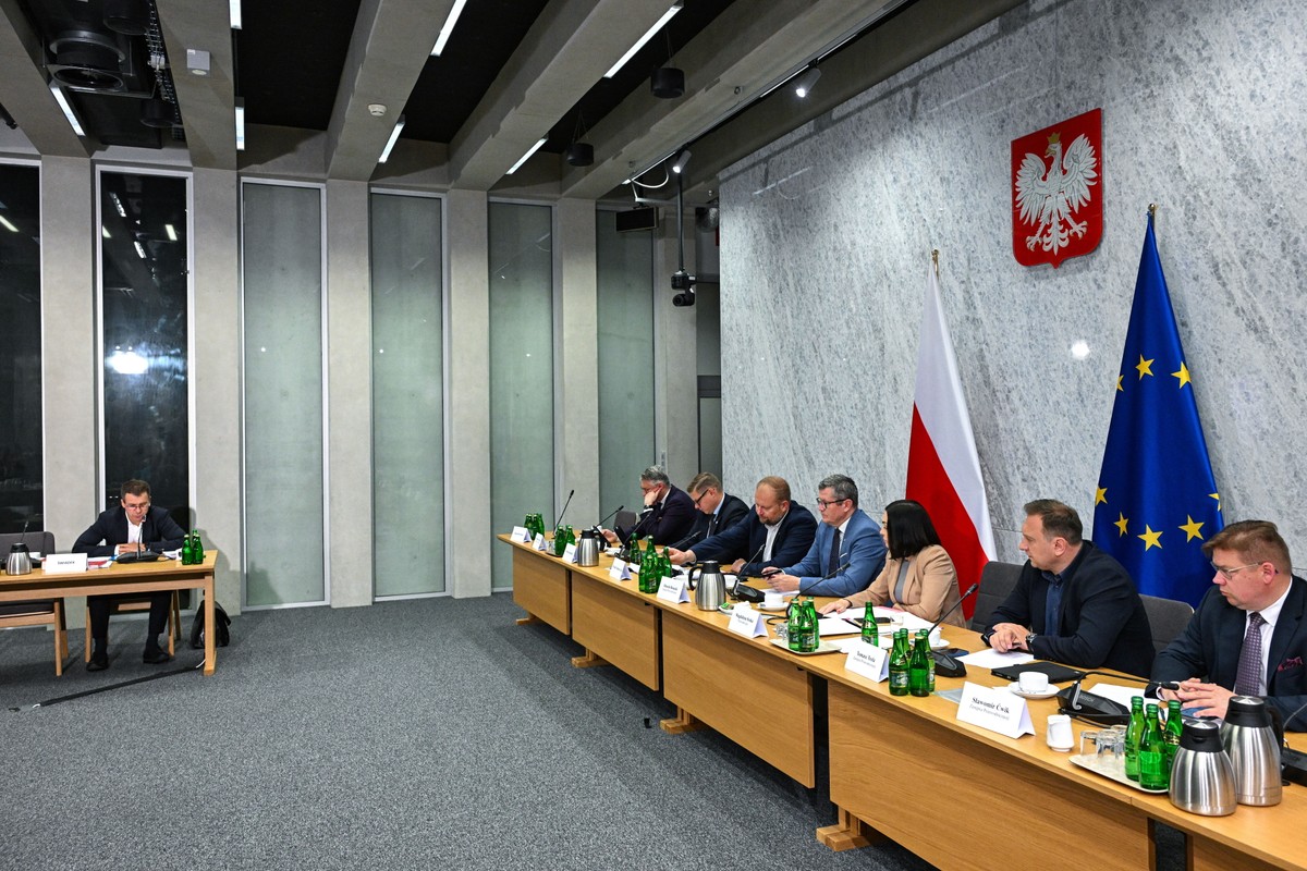 Warszawa, 06.06.2025. Wezwany w charakterze świadka były Szef Centralnego Biura Antykorupcyjnego Ernest Bejda zeznaje przed sejmową Komisją Śledczą ds. inwigilacji systemem Pegasus.