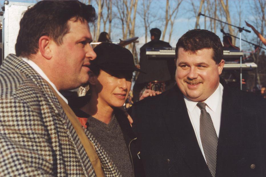 Galambos István (jobbra) Lajcsival és Stahl Judittal még 2002-ben.