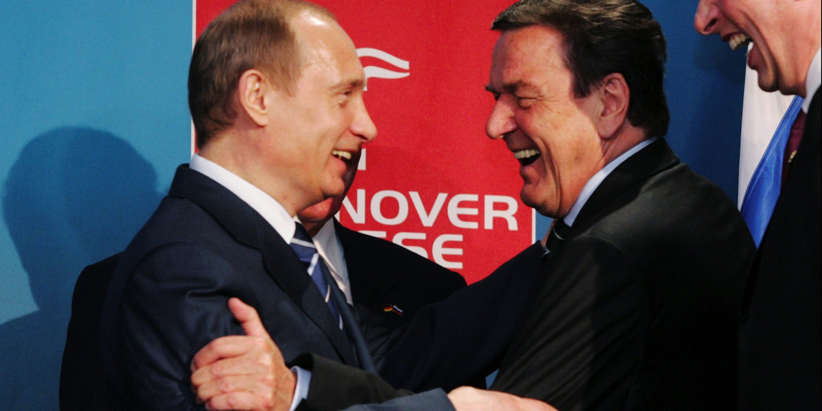 Gerhard Schröder jest przyjacielem Władimira Putina od wielu lat. 