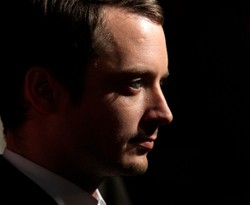 Elijah Wood gra o życie. Swoje i żony