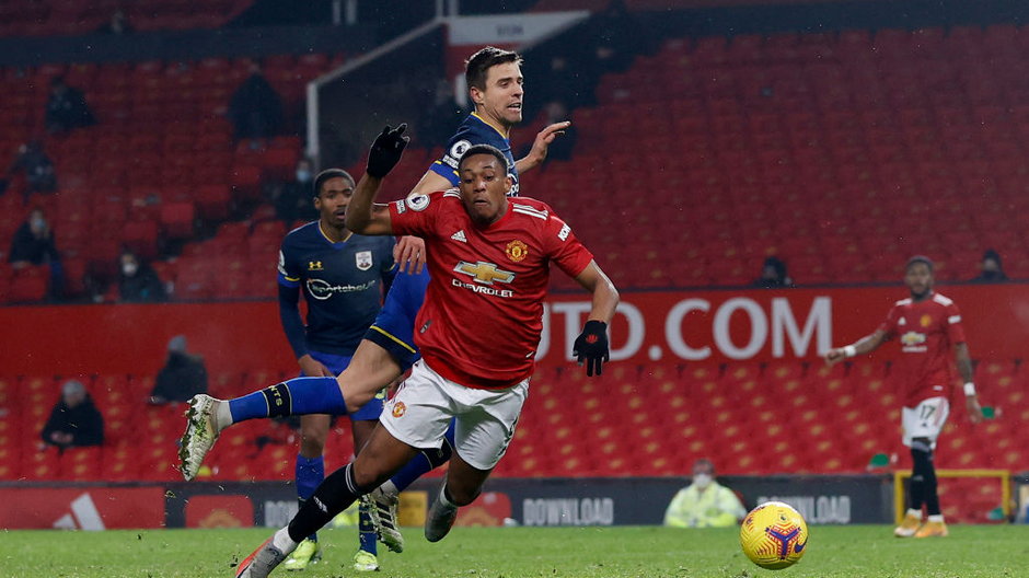 Jan Bednarek i Anthony Martial