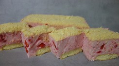 Przepyszne ciasto truskawkowe bez pieczenia. Nowy przepis od Heni Foks