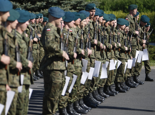 "Koty" i "Dziadki" odchodzą z armii