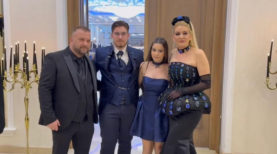 Borko Radivojević sa sinom, ćerkom i ženom