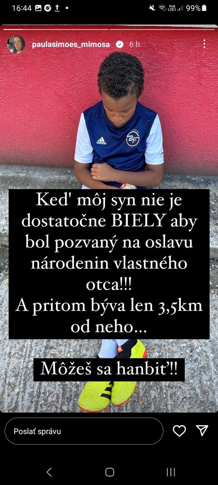 Paula a Laura si cez Instagram posielali odkazy.