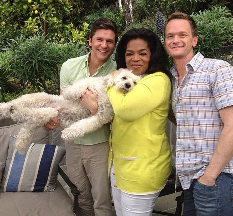 Opri Vinfri u naručju drži svog psa