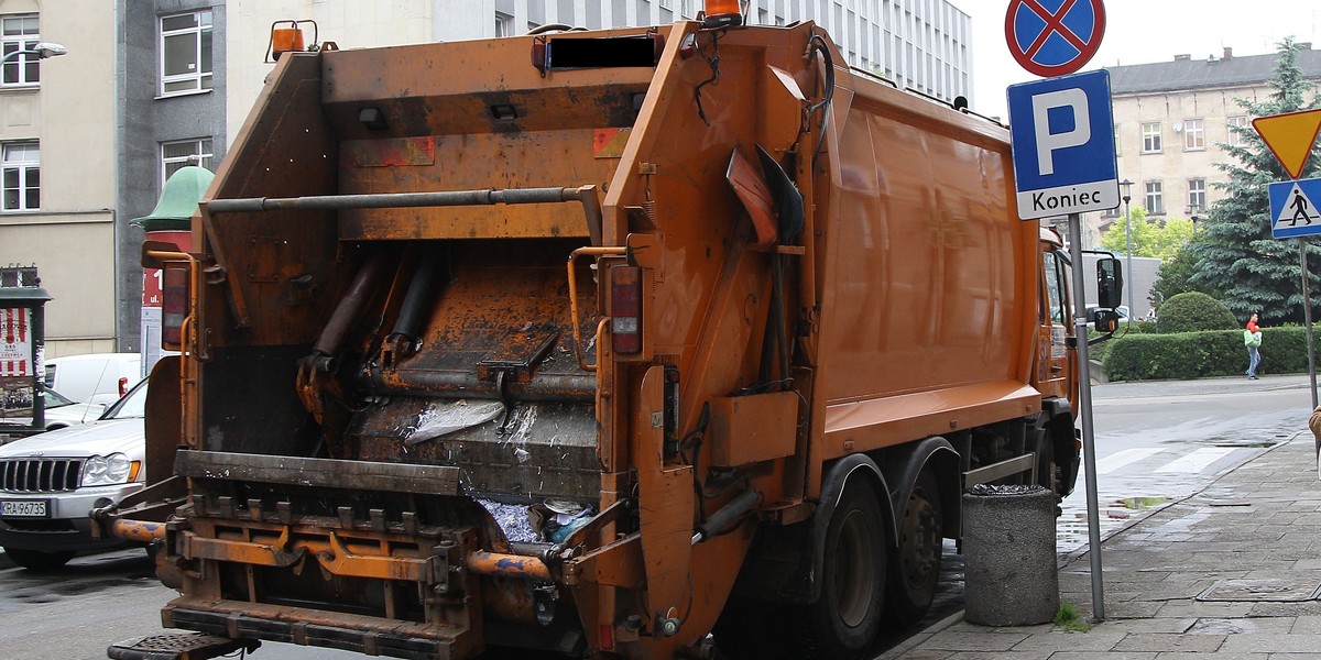 Przejechał śmieciarką kobietę. Jaka spotka go kara?