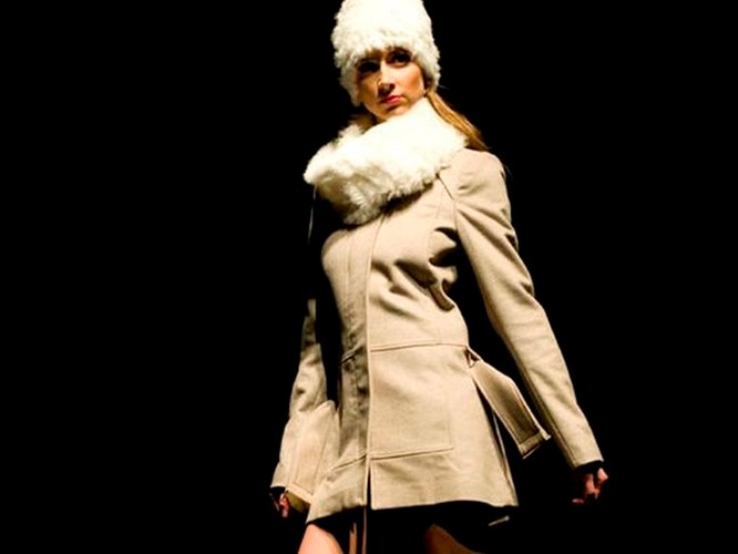 Elisabetta Franchi Celyn b. w kolekcji jesień-zima na Manufaktura Fashion Week