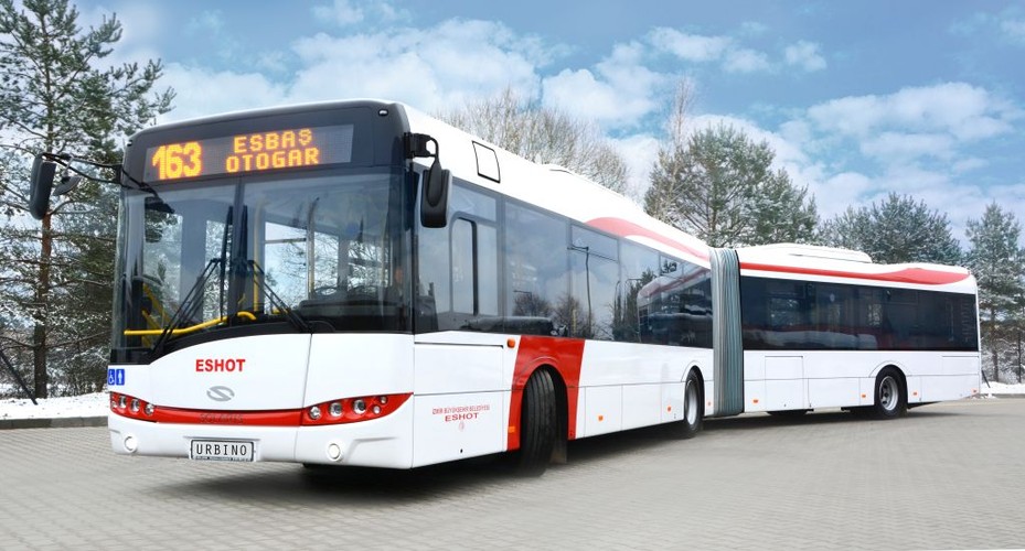 Jeden z najnowszych kontraktów spółki z jamnikiem to umowa na 100 przegubowców ze spółką przewozową ESHOT z Izmiru, która wozi pasażerów przy pomocy 1,6 tys. autobusów. Łatwo nie było. Ten rynek jest zdominowany przez lokalnych producentów, bo Turcja słynie z zabiegów protekcjonistycznych. Solaris próbował tu wejść od lat, aż wreszcie się udało. W 2014 r. roku polski producent zdobył też swoje pierwsze zlecenia w Izraelu, Chorwacji, Rumunii. W ubiegłym roku Solaris sprzedał 1380 pojazdów komunikacji miejskiej (najwięcej w historii), z tego 1100 do odbiorców zagranicznych. Przychody spółki to rekordowa kwota 1 mld 588 mln zł.