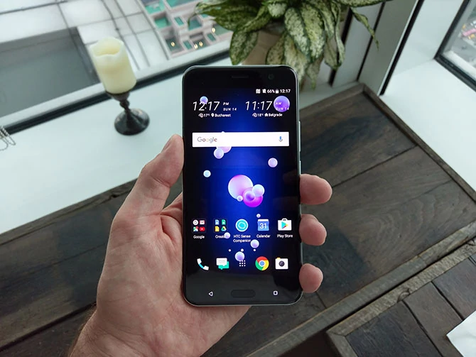 HTC U11 jest całkiem zgrabny