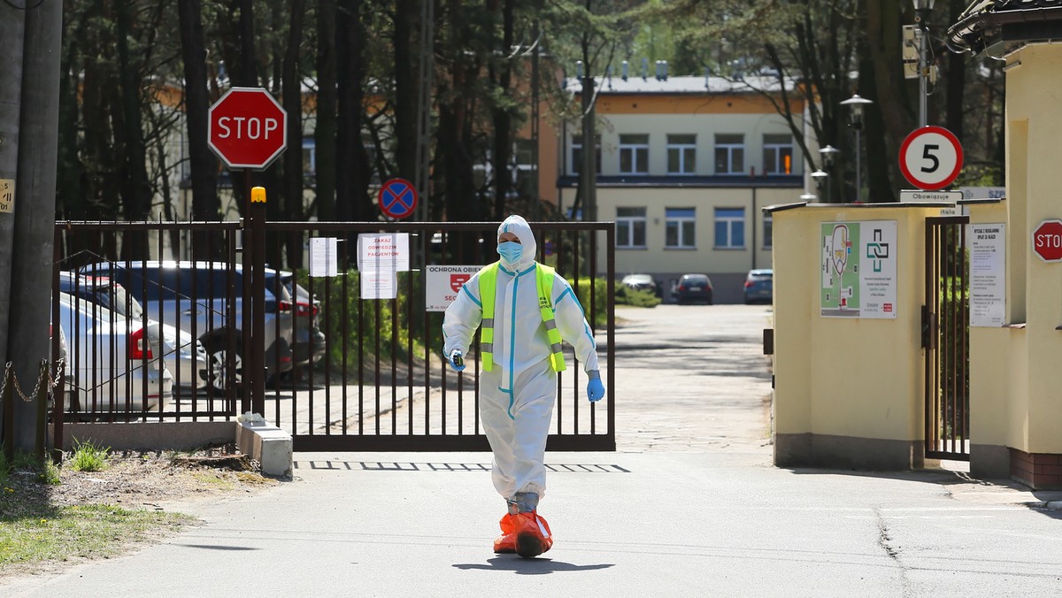 Mamy trzy ogniska zakażeń, które spowodowały wzrost przypadków zachorowań na COVID-19; są to domy pomocy społecznej w Lublińcu (woj. śląskie) i Kaliszu (woj. wielkopolskie) oraz szpital w Koszalinie (woj. zachodniopomorskie) - poinformował rzecznik MZ Wojciech Andrusiewicz.