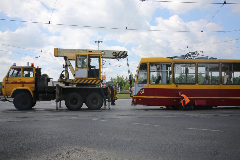 Wykolejenie tramwaju - dopiero naprawiali tam tory