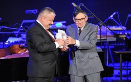 Jacek Koszczan, popularyzator historii Żydów z Dukli, laureatem Nagrody Polin