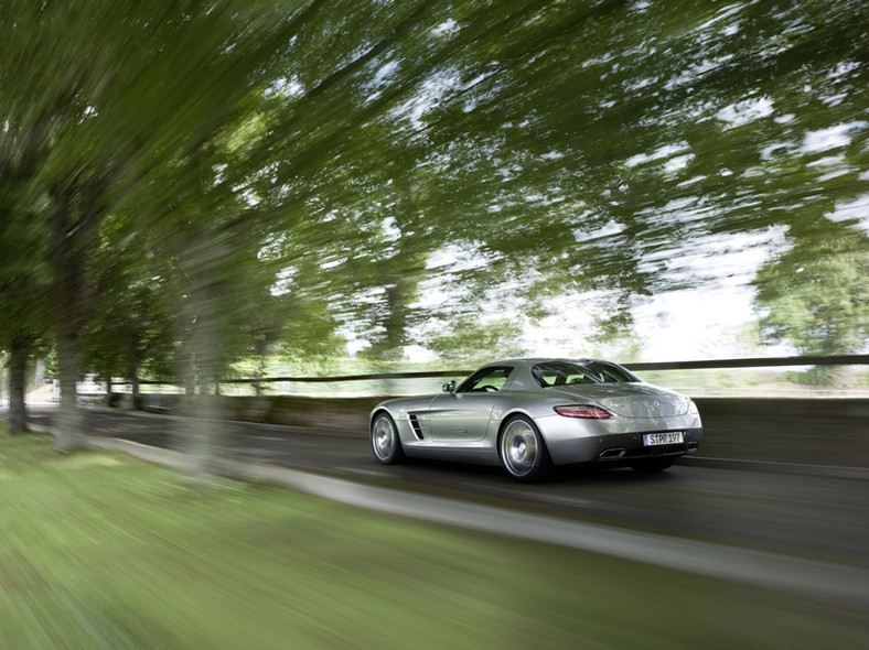 Mercedes SLS AMG w całej okazałaości