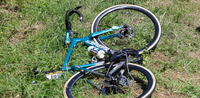 Koszmarny wypadek na trasie amatorskiego Tour de Pologne. Kolarz wypadł z trasy