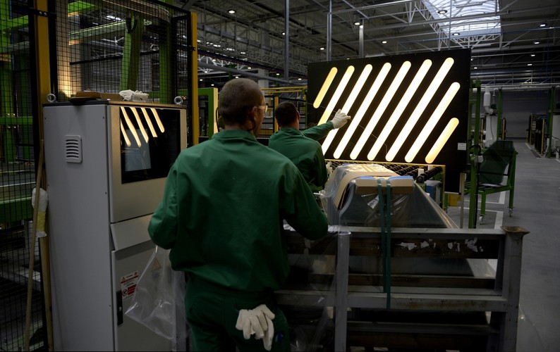 Produkcja z zakładów Pilkington Automotive Poland w 80-procenach sprzedawana jest na rynki zagraniczne. <br><br>fot. (dd/cat) PAP/Darek Delmanowicz