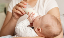 Kiedy mama chce, a nie może karmić wyłącznie piersią. Czym jest mixed feeding?