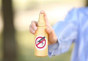 Prirodni repelenti protiv komaraca nisu uvek bez rizika, posebno za osobe sa osetljivom kožom.