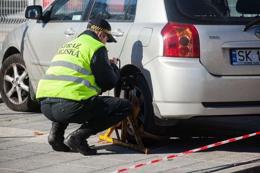 Komendanci straży miejskich zarabiają kokosy