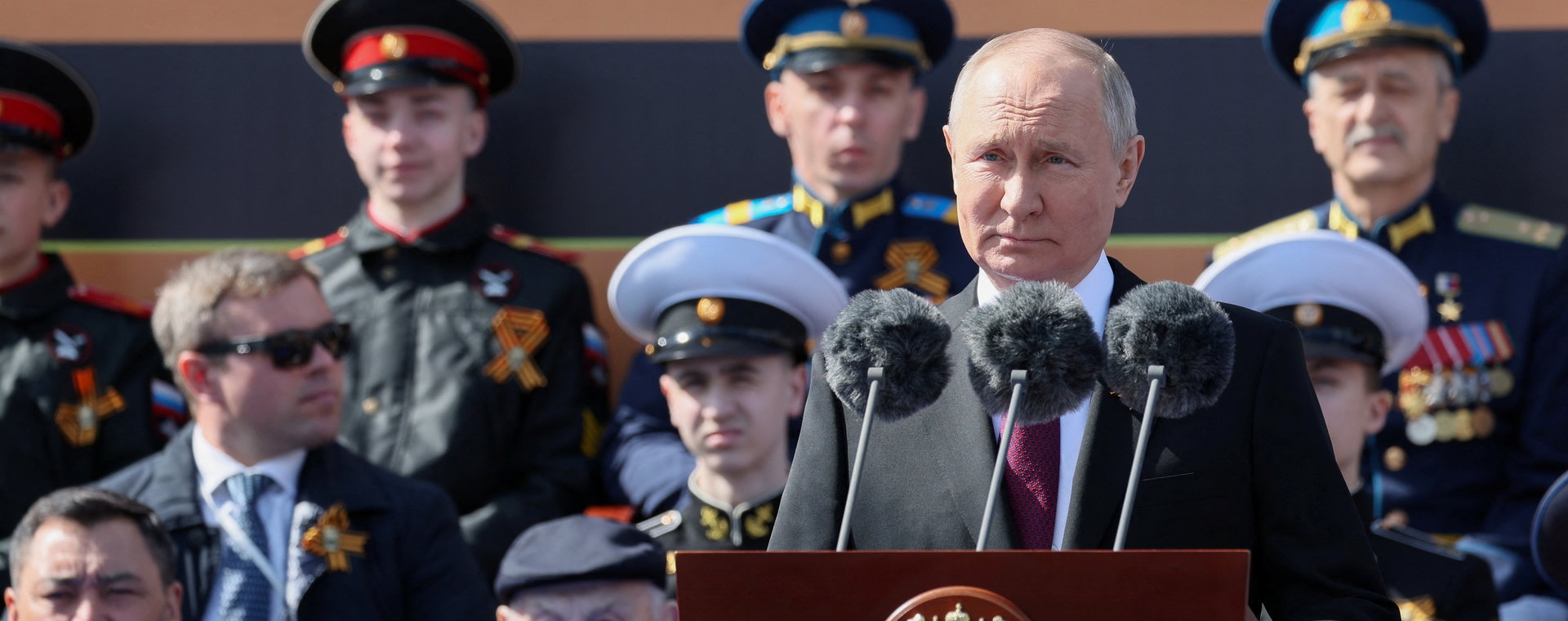 Prezydent Rosji Władimir Putin wygłasza przemówienie podczas defilady wojskowej w Dzień Zwycięstwa. 9 maja 2023 r.