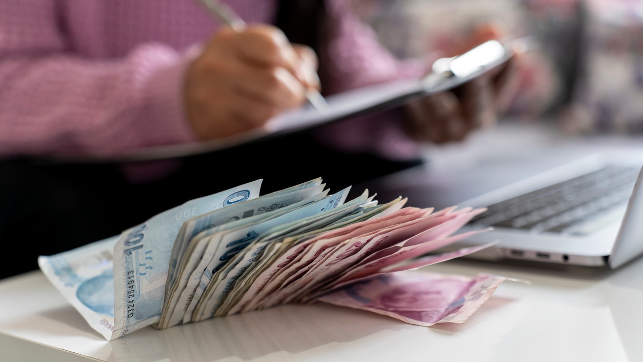 Kým pravidelne alebo aspoň príležitostne investuje viac ako 65 percent mužov, pri ženách je to približne 52 percent. 