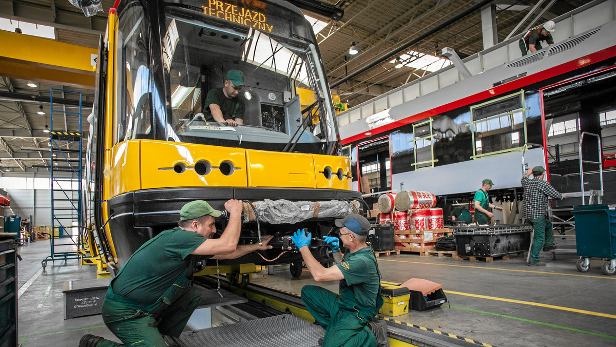 Bydgoska Pesa dostarczy 10 elektrycznych pociągów do obsługi linii Szybkiej Kolei Aglomeracyjnej w województwie małopolskim za 132,1 mln zł. Władze województwa oraz producenta podpisały kontrakt, który będzie realizowany w latach 2014-2015.