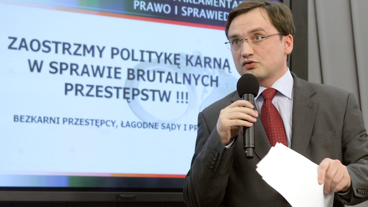 - Kaziu Marcinkiewicz jest sympatyczny w relacjach osobistych - powiedział Zbigniew Ziobro w Polsat News. Jak jednak podkreślił, w ostatnich miesiącach były premier się zupełnie pogubił.