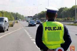 Ostrzeganie światłami przed policją może być kosztowne