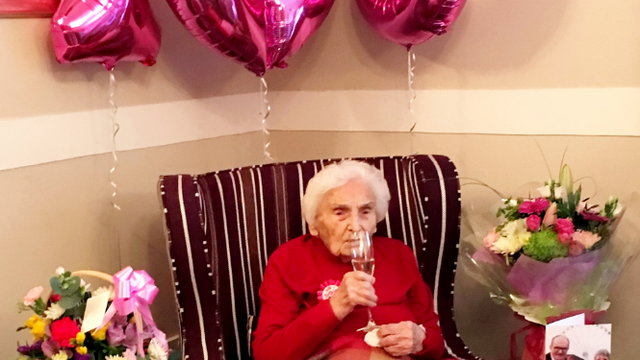 Ez a nő a 105 szülinapján fedte fel a hosszú élet titkát - Nem fogod elhinni, mit mondott!