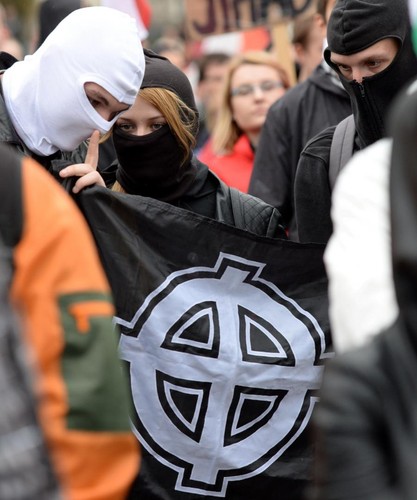 Uczestnicy marszu ONR przeciw imigrantom