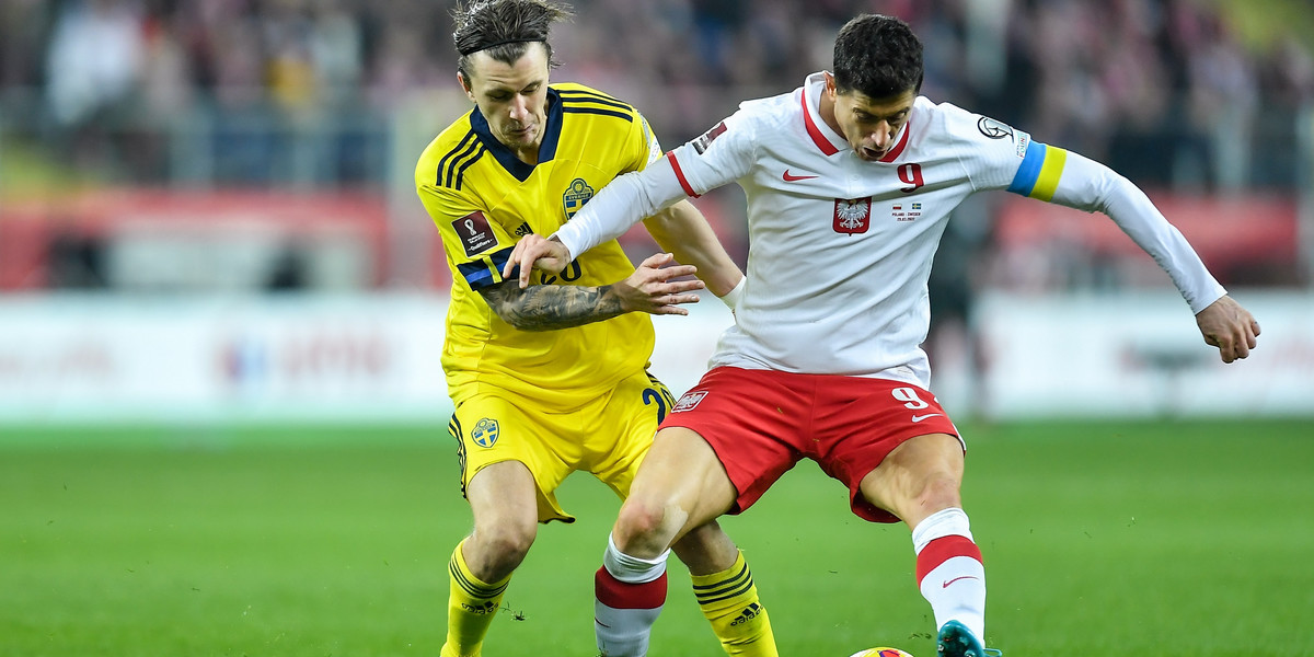 Szwed próbował powstrzymać w marcu 2022 r. Roberta Lewandowskiego w meczu barażowym o udział w MŚ 2022. 
