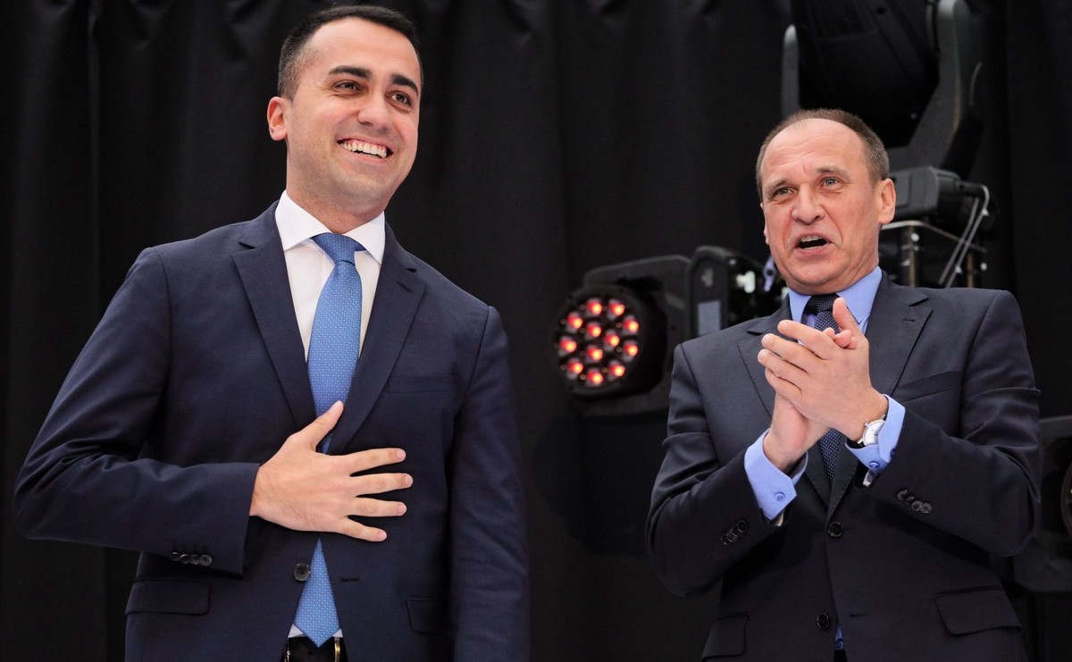 Luigi Di Maio i Paweł Kukiz podczas konwencji wyborczej w Warszawie