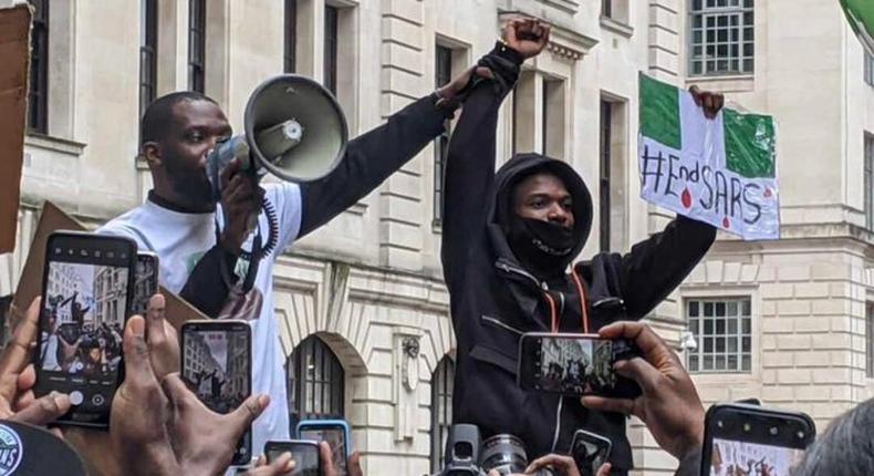 Wizkid (left) addressed the crowd at the protest in London (Twitter/Wetalksound)