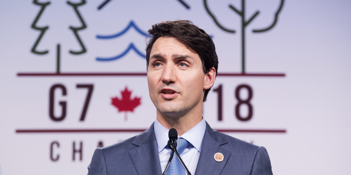 Wtopa premiera Kanady? Co się stało z jego brwią? 
