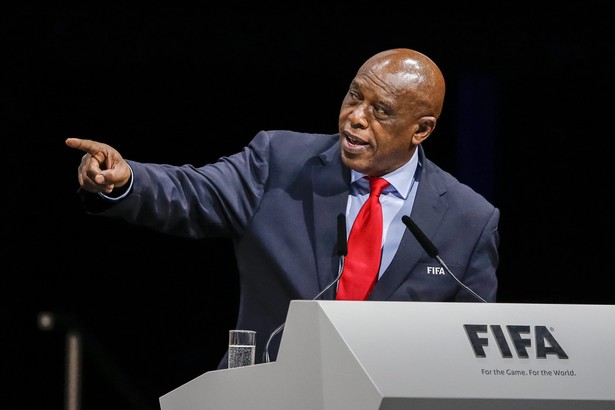 Tokyo Sexwale wycofał swoją kandydaturę na szefa FIFA