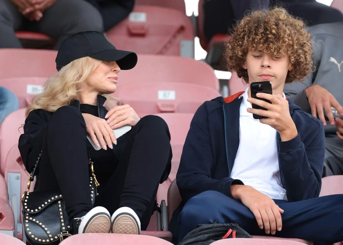 Helen Seger sa sinom Vinsentom