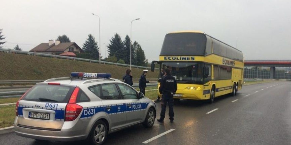 Kierowca autobusu jechał autostradą pod prąd