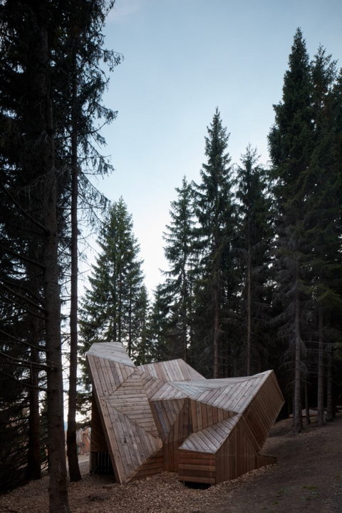 W Karkonoszach zbudowali park rozrywki z ogromnymi rzeźbami. Oto Pecka Playspace