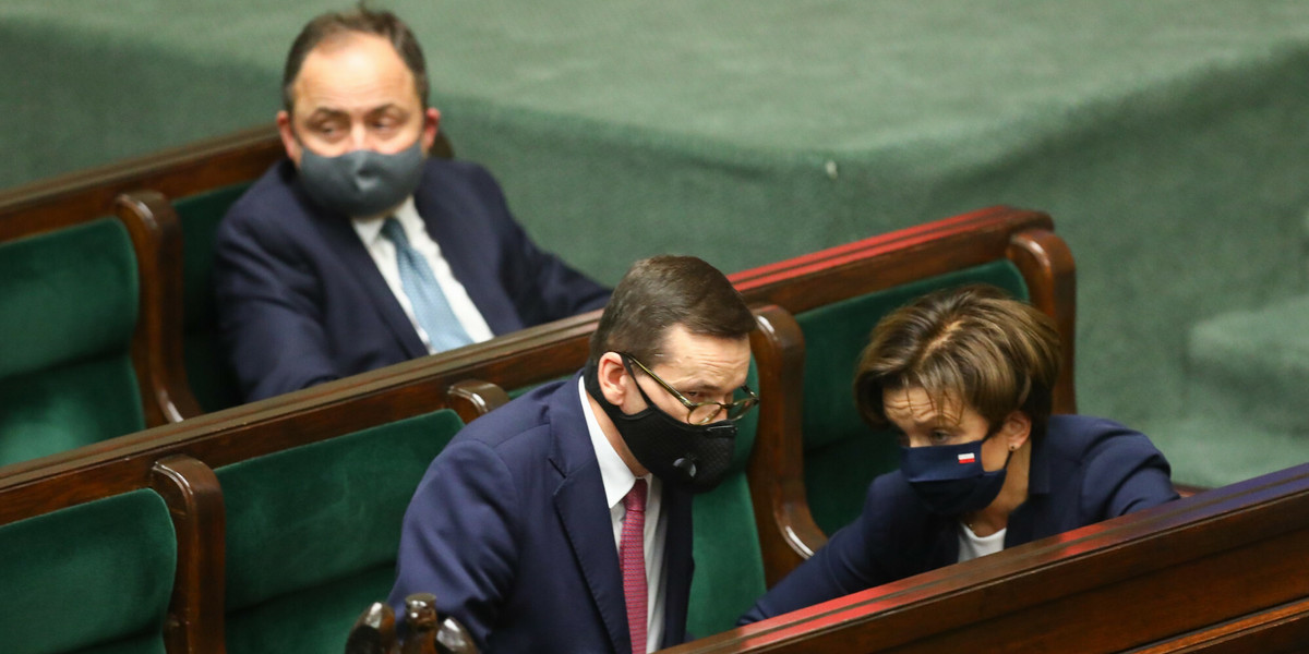 Sejm uchwalił w czwartek tzw. tarczę branżową, która przewiduje wsparcie dla firm.