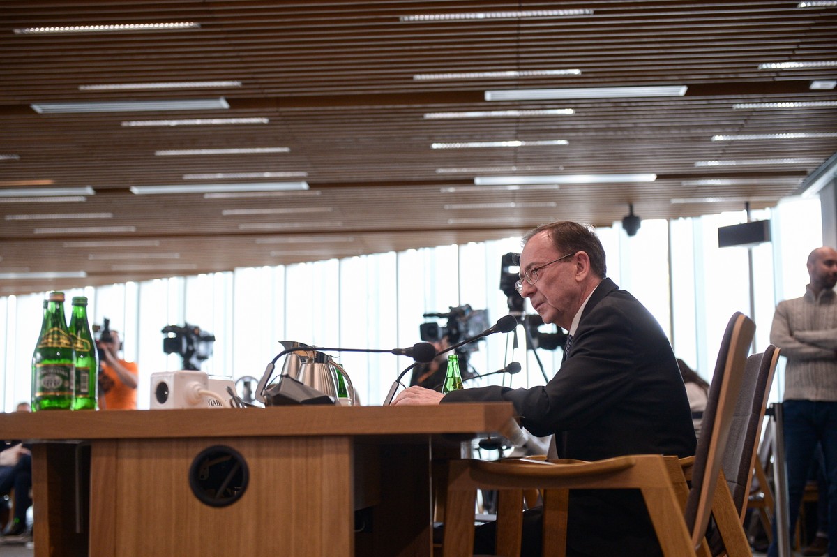 Mariusz Kamiński w trakcie składania zeznań przed komisją śledczą ds. wyborów kopertowych