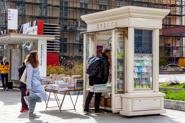 Moskwa. Kiosk z gazetami