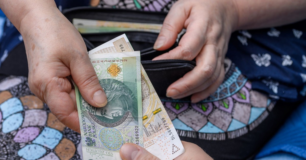 This life  benefit is inactive  small  known among seniors. This pension supplement is PLN 300 per month