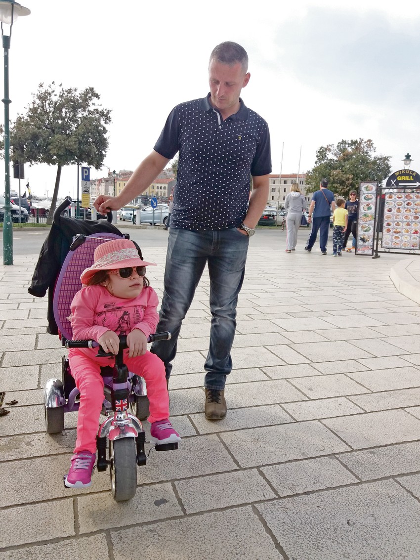 Želi da postane doktorka: Anastasija sa ocem Dejanom