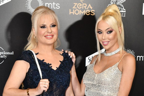 "DOBILI SMO NOVOG ČLANA, OVAJ VASKRS ĆE BITI POSEBAN" Lea Kiš o dolasku unuka na svet, ćerki i zetu, te velikom prazniku: "Jedva čekam da spremim posebna jaja za našeg mališana"