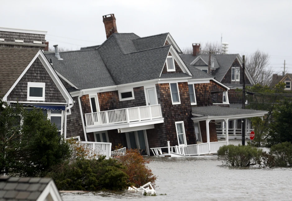 Uništene kuće vredne na milione dolara u Mentoloking dan nakon uragana "Sendi"