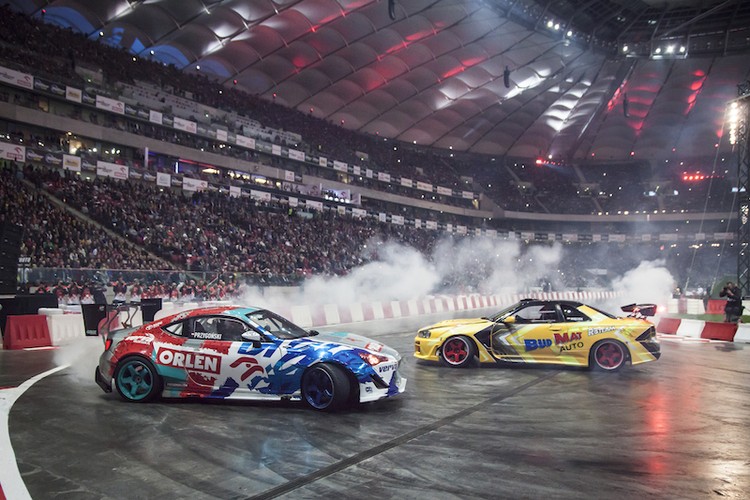 21 września 2013 fanów motoryzacji czekało wielkie święto. Na stadionie odbyła się połączona impreza VERVA Street Racing, która przeniosła się z Placu Teatralnego i Top Gear Live. <br>
Gospodarzami widowiska byli Jeremy Clarkson, James May, Richard Hammond i (jak zawsze) tajemniczy Stig.
 
W imprezie uczestniczyli także Adam Małysz, Jacek Czachor, Marek Dąbrowski i Kuba Przygoński z ORLEN Team oraz Patryk Szczerbiński i Kuba Giermaziak z VERVA Racing Team, czyli kierowcy zespołów wspieranych przez PKN ORLEN, głównego sponsora wrześniowego show.
 
W programie znalazły się pokazy kaskaderskie, zaplanowane stłuczki, kraksy i podrasowane samochody, z dużą dawką zjadliwego humoru gospodarzy z Top Gear. Przed główną imprezą wokół stadionu można było obejrzeć ponad 300 niezwykłych samochodów i motocykli.  Na całym świecie pokaz Top Gear Live zobaczyło ponad 1,5 miliona widzów
foto: organizator Verva Street Racing