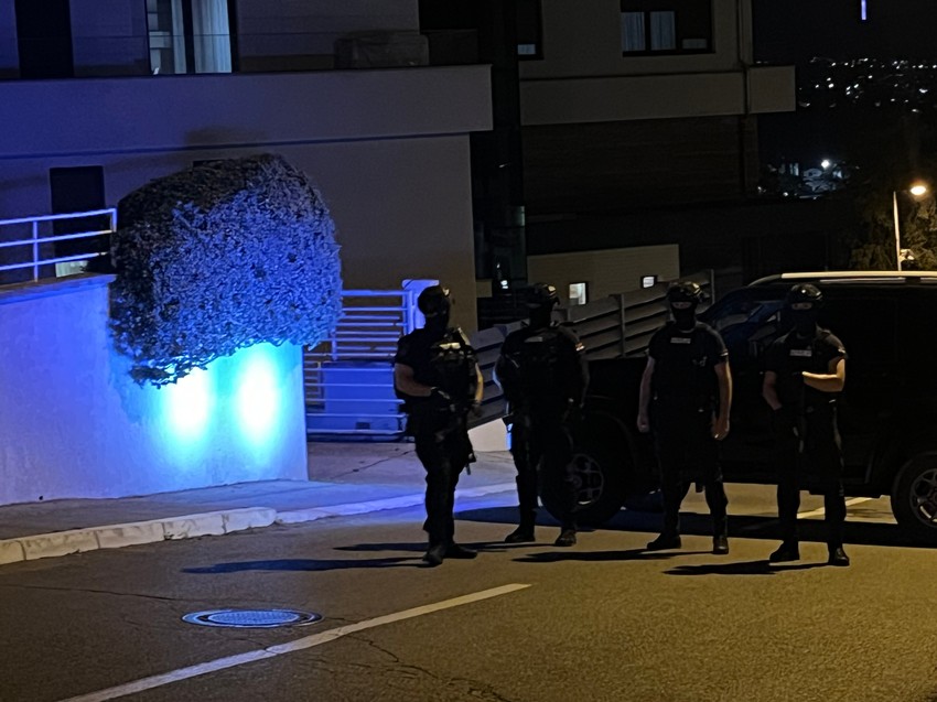 Policija blokirala ulicu